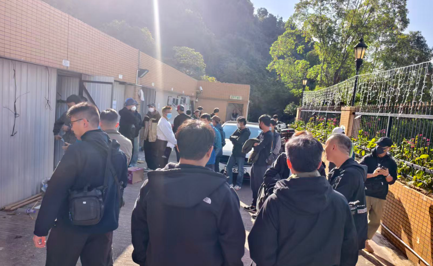 碧瑤灣逾30名搭棚工人向工程二判、物業管理公司及業主立案法團追討工資。(建造業總工會)