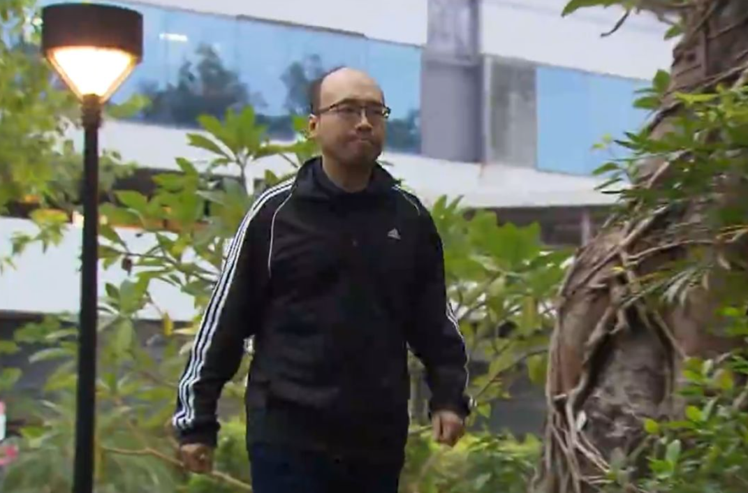 「35+」串謀顛覆國家政權案,判囚7年的趙家賢原訂2028年初才獲釋,惟因為獄中表現良好,獲懲教署按相關法例機制提前於10月底釋放,成為國安罪成者第一人。(無線新聞畫面)