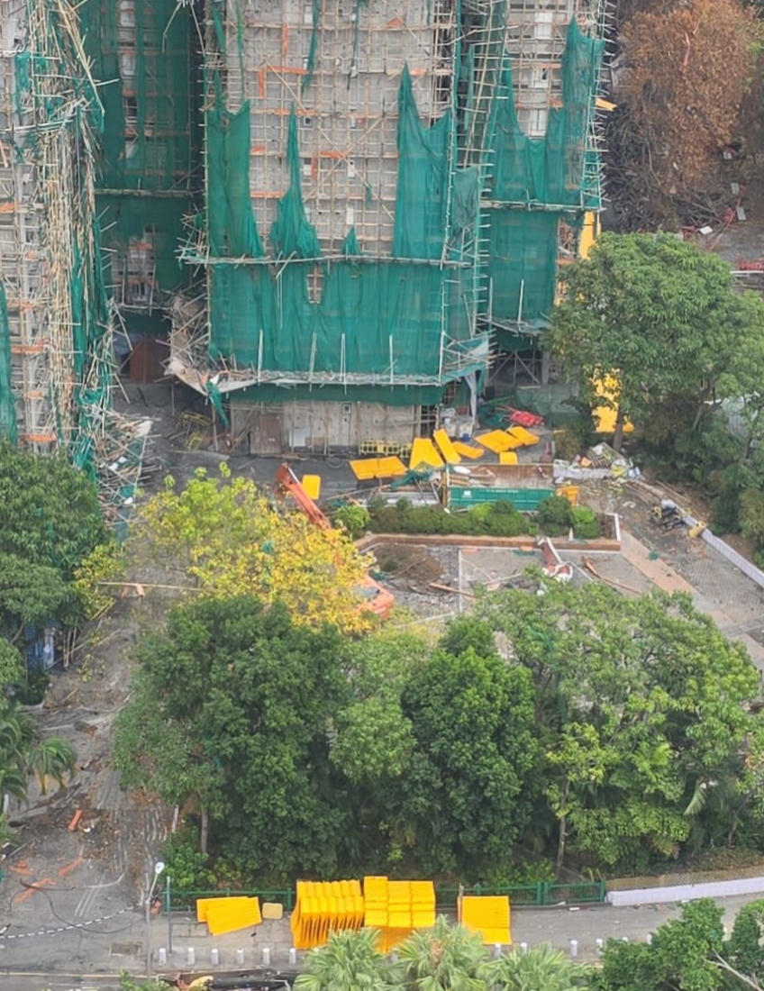 大埔宏福苑五級大火後,多個位於宏福苑外的兒童遊樂設施被拆除,包括經典鐵滑梯、毛毛蟲爬行架等。(everyday.9upper@Threads)