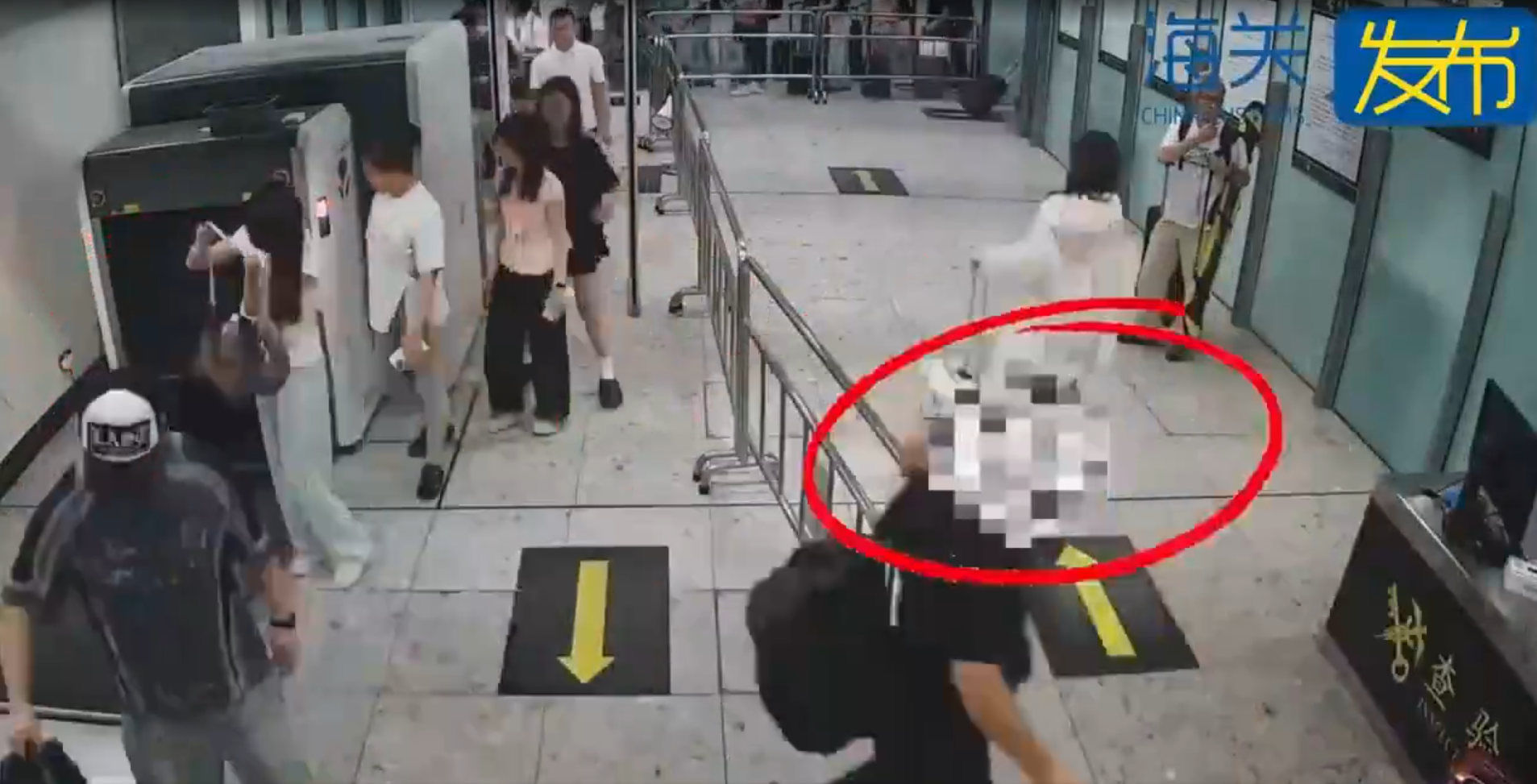 近日,西九龍站海關查獲一名阿富汗男旅客,攜帶古文物出境。(海關發布)