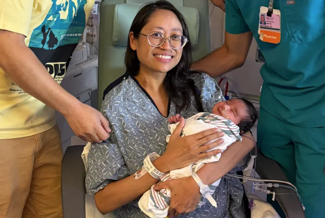 蘇茲誕下男嬰,母子平安。(互聯網)