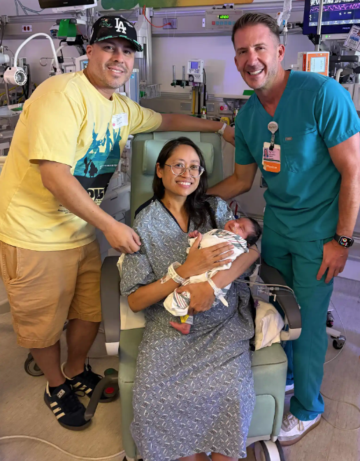 蘇茲誕下男嬰,母子平安。(互聯網)