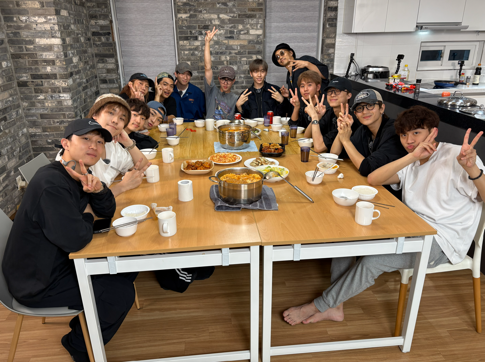 14強在韓國開心特訓。