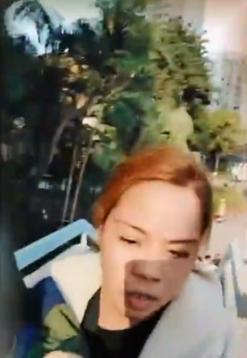 於宏福苑工作近一年的菲傭Vame雖然勇救BB及長者死裡逃生,惟災後卻以財政原因被僱主終止合約,獲關注外勞的組織提供臨時住宿和生活物資應急。(電視畫面)