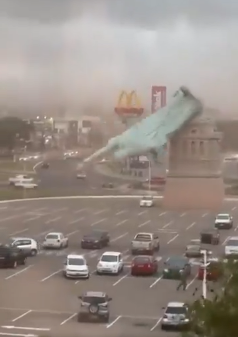 大風吹倒巴西35米高自由神像。(互聯網)