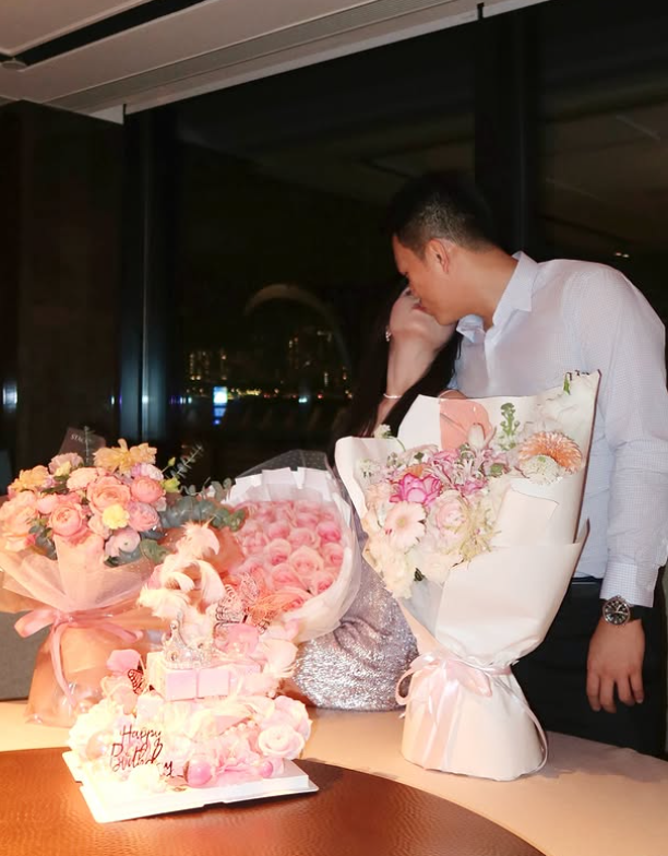 陳詠詩在社交網分享與男友的咀嘴相,高調曬愛。