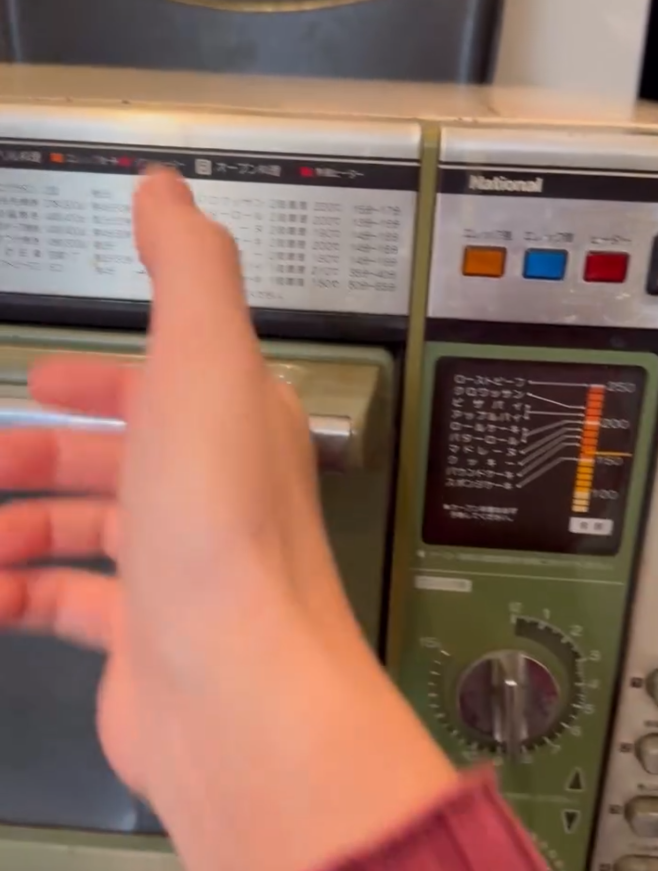 一名台灣網民分享,家中一台使用了45年的Panasonic微波爐即將退役,Panasonic官方看到貼文後主動留言提出請求,希望將這台充滿回憶的微波爐收藏至公司的博物館作為紀念,並願意以最新的微波爐商品與事主交換。(Threads)