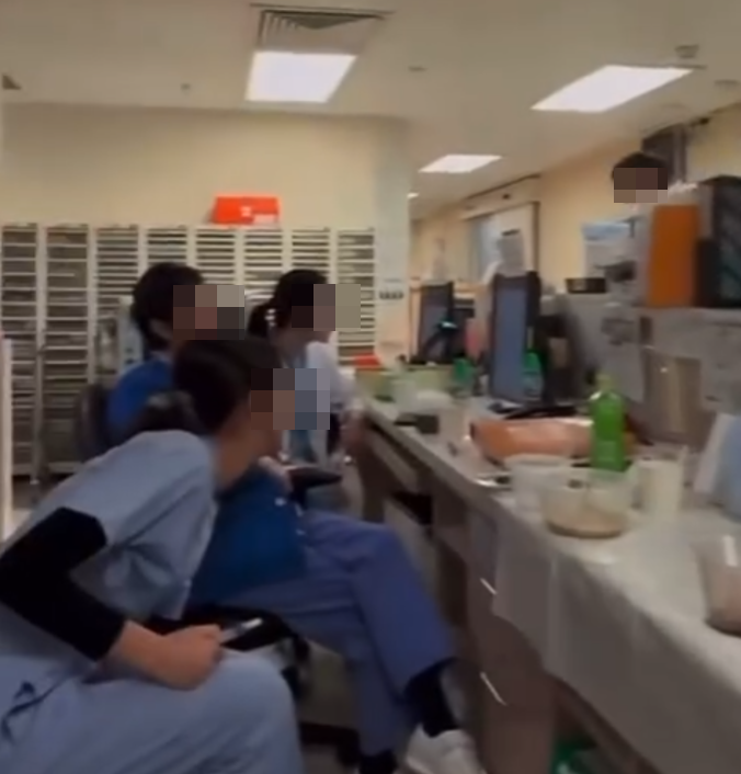 社交平台有網民上載影片,指有公立醫院醫護人員於當值期間「玩針筒」,以針筒「射水」嬉戲,並拍片上載到自己的社交媒體帳戶。(Threads)