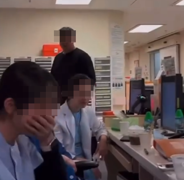 社交平台有網民上載影片,指有公立醫院醫護人員於當值期間「玩針筒」,以針筒「射水」嬉戲,並拍片上載到自己的社交媒體帳戶。(Threads)