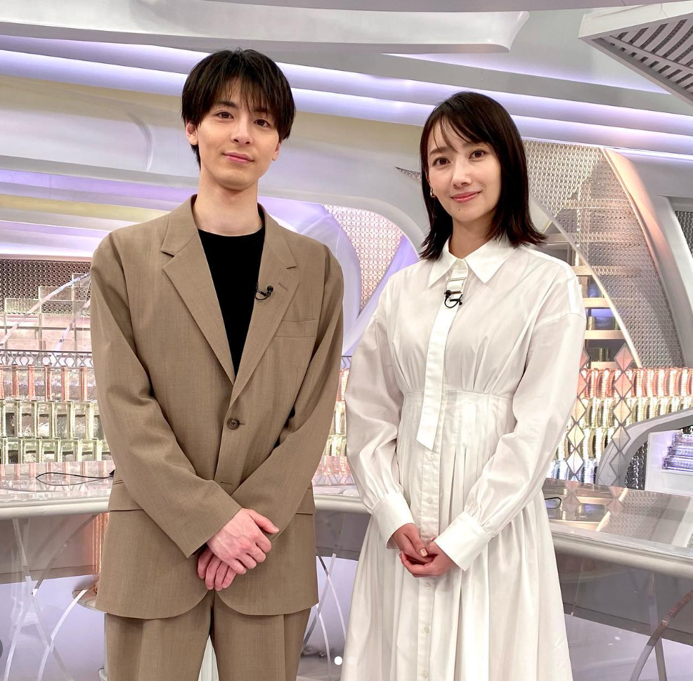 波瑠與高杉真宙今日一同公布已婚喜訊。