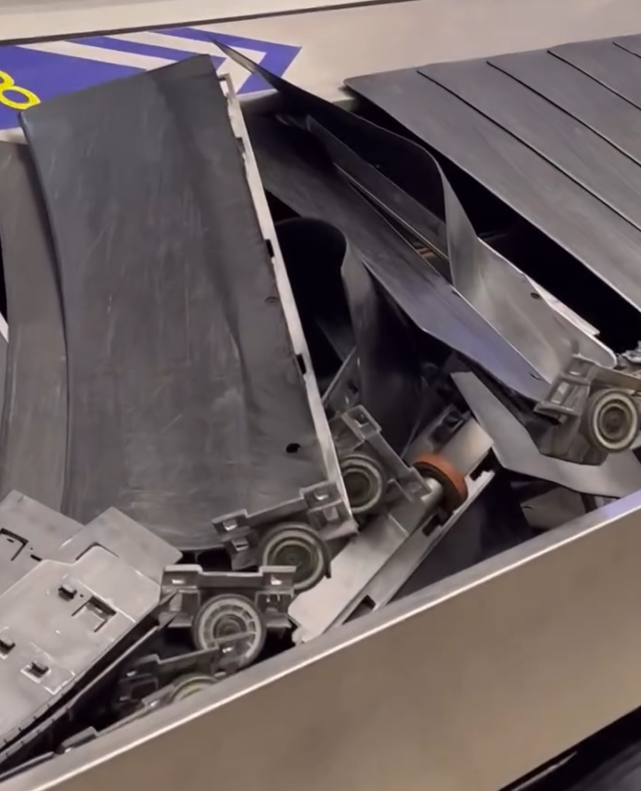 香港國際機場抵港層其中一條行李輸送帶在運作期間突然「爆開」,輸送帶多塊金屬板移位變形「炒起」分離,零件滑輪外露(Threads)