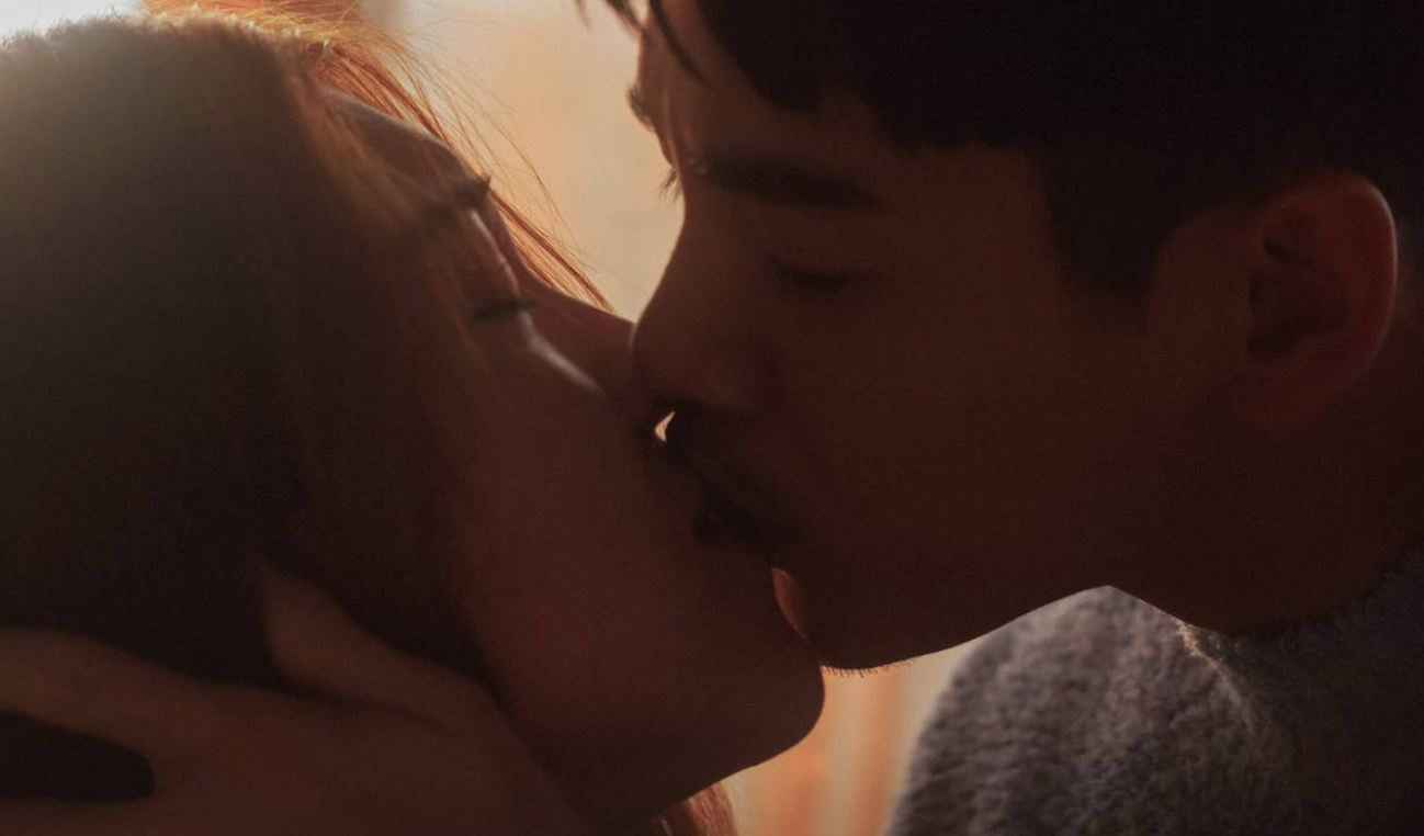 禾浩辰曾在鏡頭前激咀Serrini。