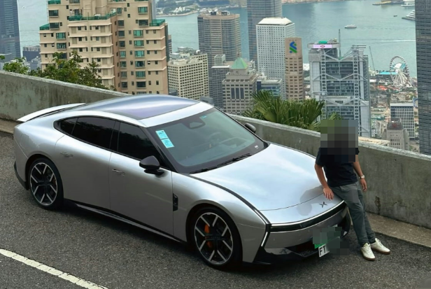 不少粵車有黑玻璃(網上圖片)