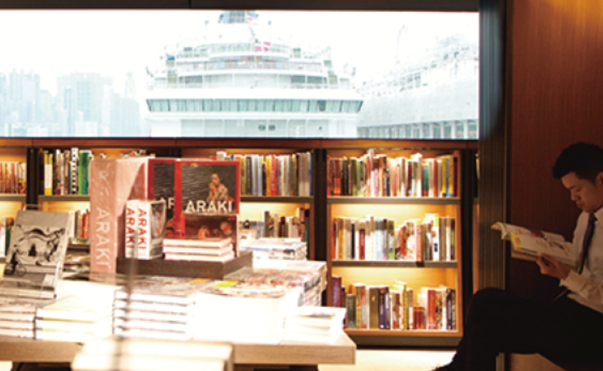 尖沙咀誠品生活將於2026年第二季遷出星光行現址,並會另覓同區新據點,意味住這間以維港景色聞名的分店將結束營業。(誠品官網)