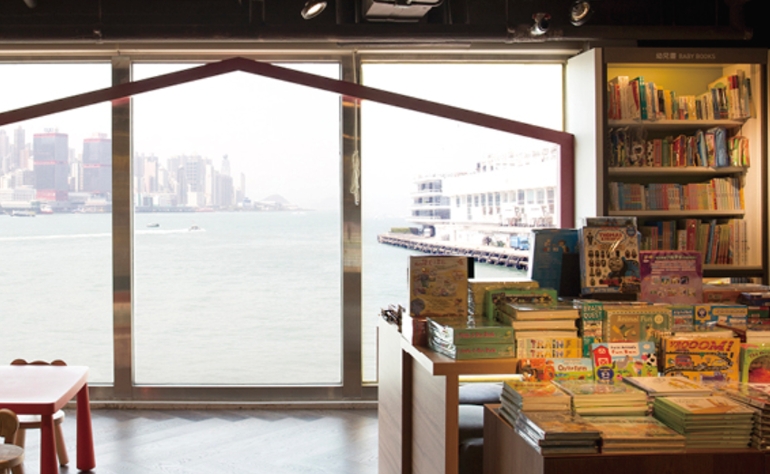 尖沙咀誠品生活將於2026年第二季遷出星光行現址,並會另覓同區新據點,意味住這間以維港景色聞名的分店將結束營業。(誠品官網)