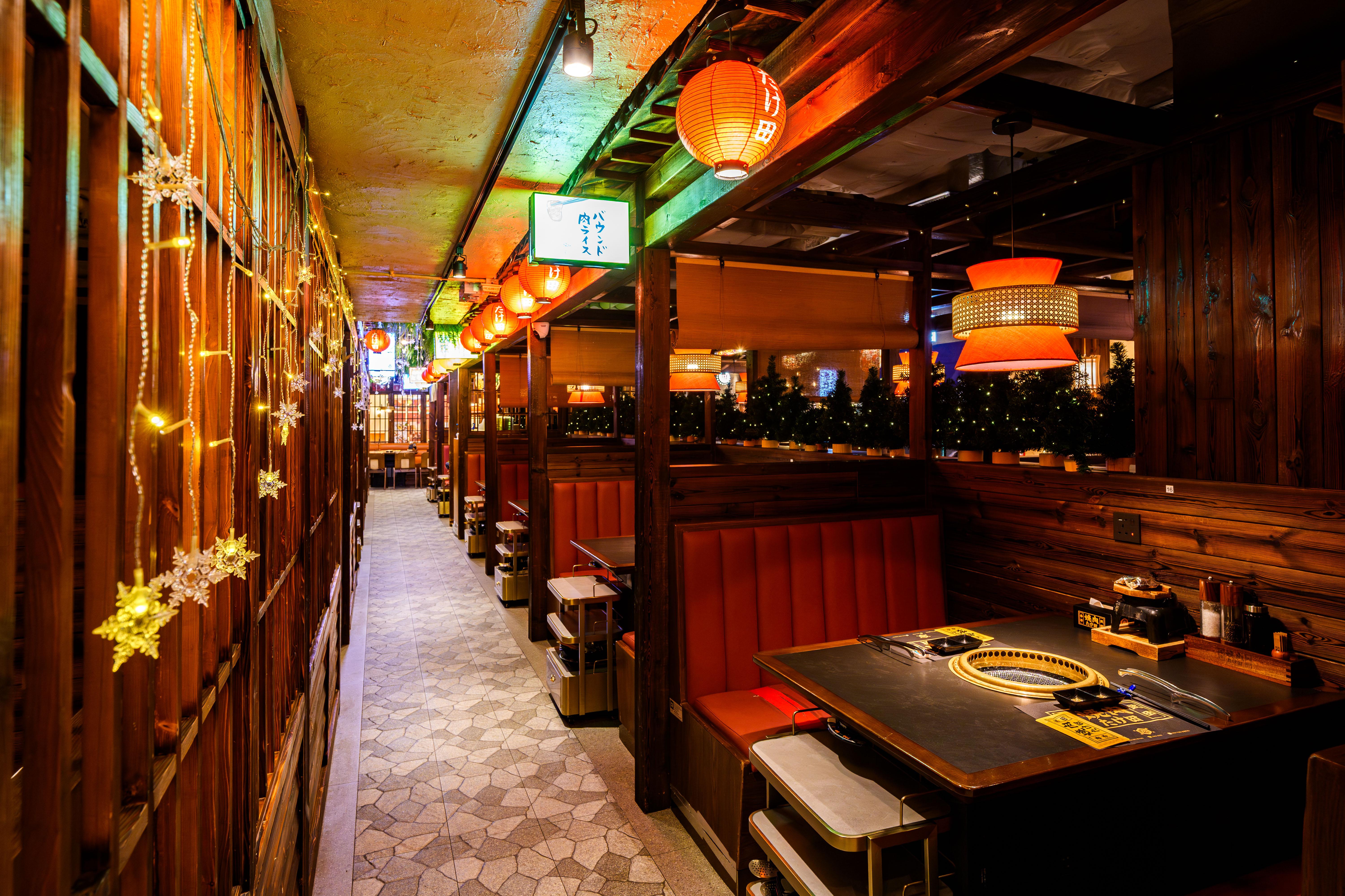 燒肉武田店內氣氛還原日本東京小巷的懷舊巷弄風情