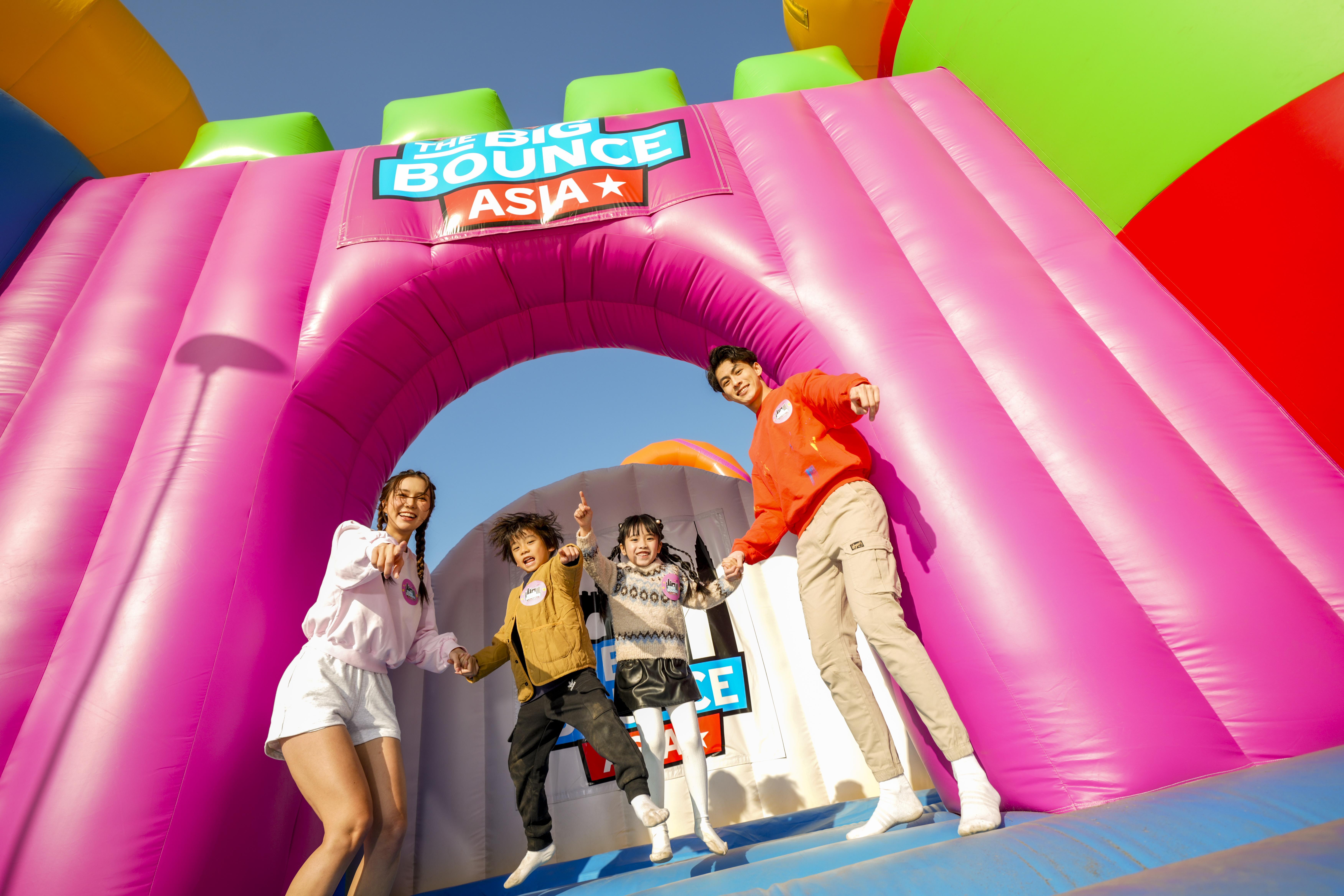 從障礙賽道起點一路前進到終極巨型滑梯,總共有30 個不同的障礙等你來挑戰