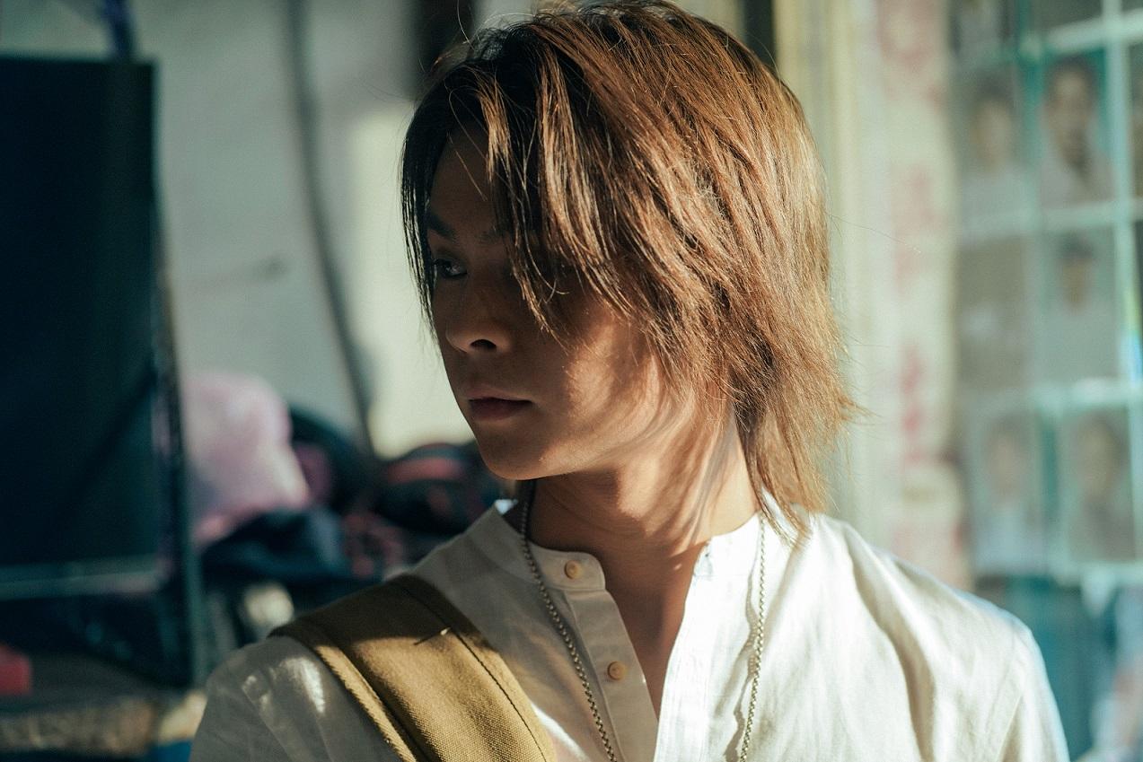 邱傲然盼學習珍惜當下擁抱過去。(《存酒人》劇照)