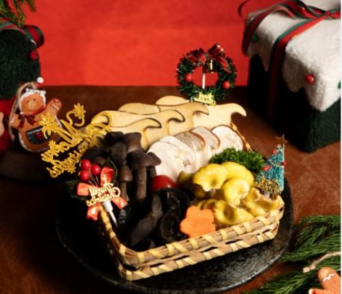 雲林珍菌盛盒由雲南每日空運直送野生菇菌,有雞油菌、黑皮雞樅、姬松茸、黑牛肝菌及木耳。