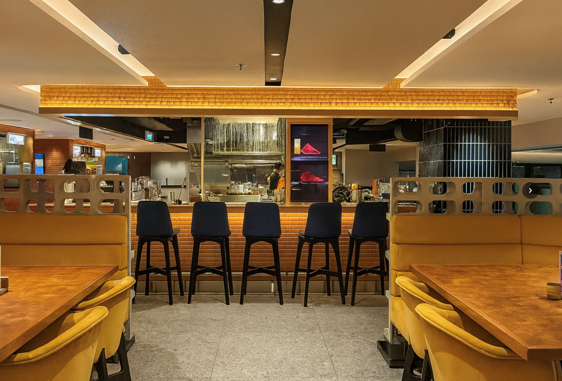 中環BaseHall新店平日happy hour時段特設激安壽司組合。