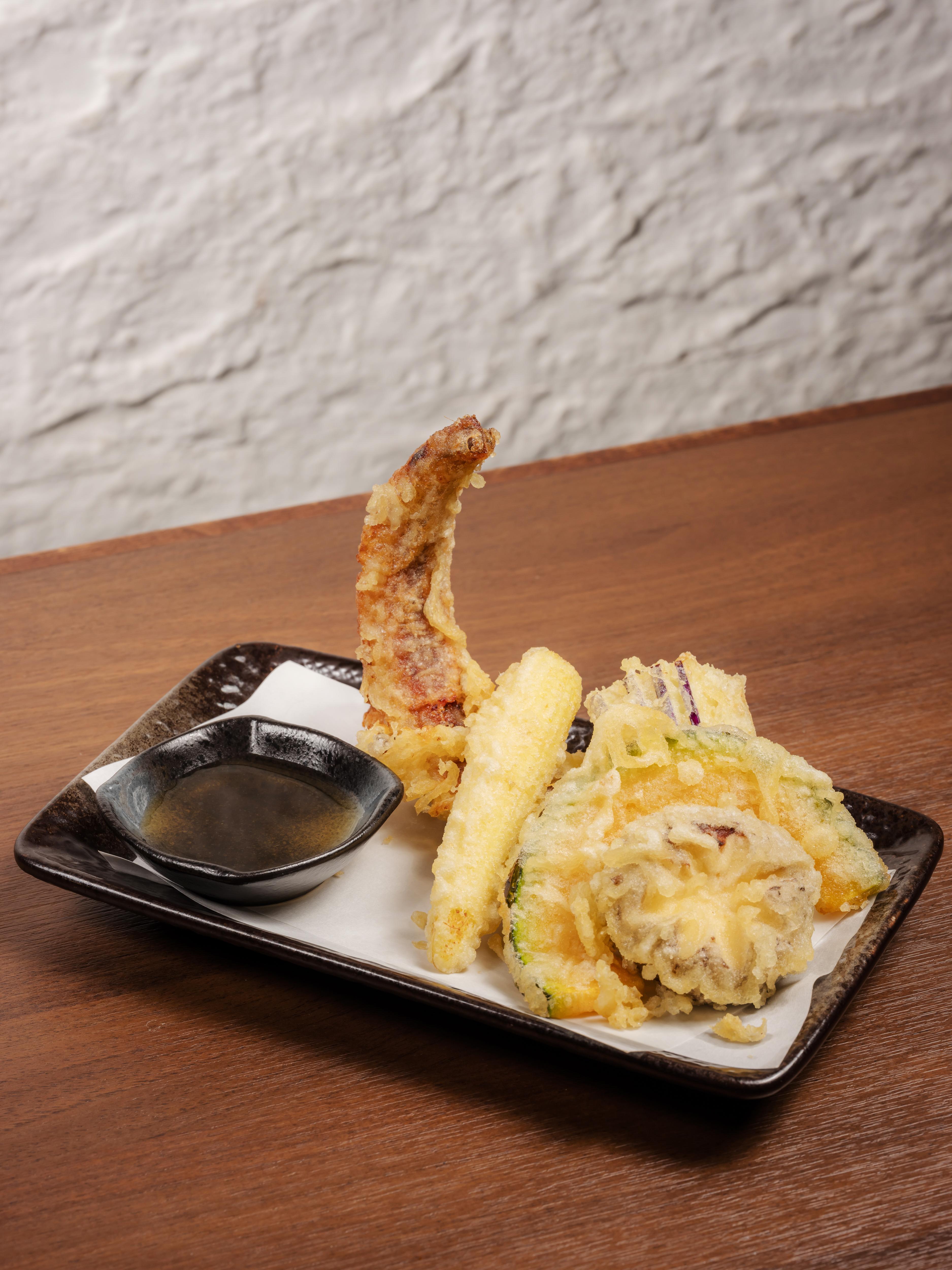 天婦羅野菜鰻魚($52)炸漿用上兩種不同功能的麵粉調配,一款提脆、一款增黏,輕盈鬆化。