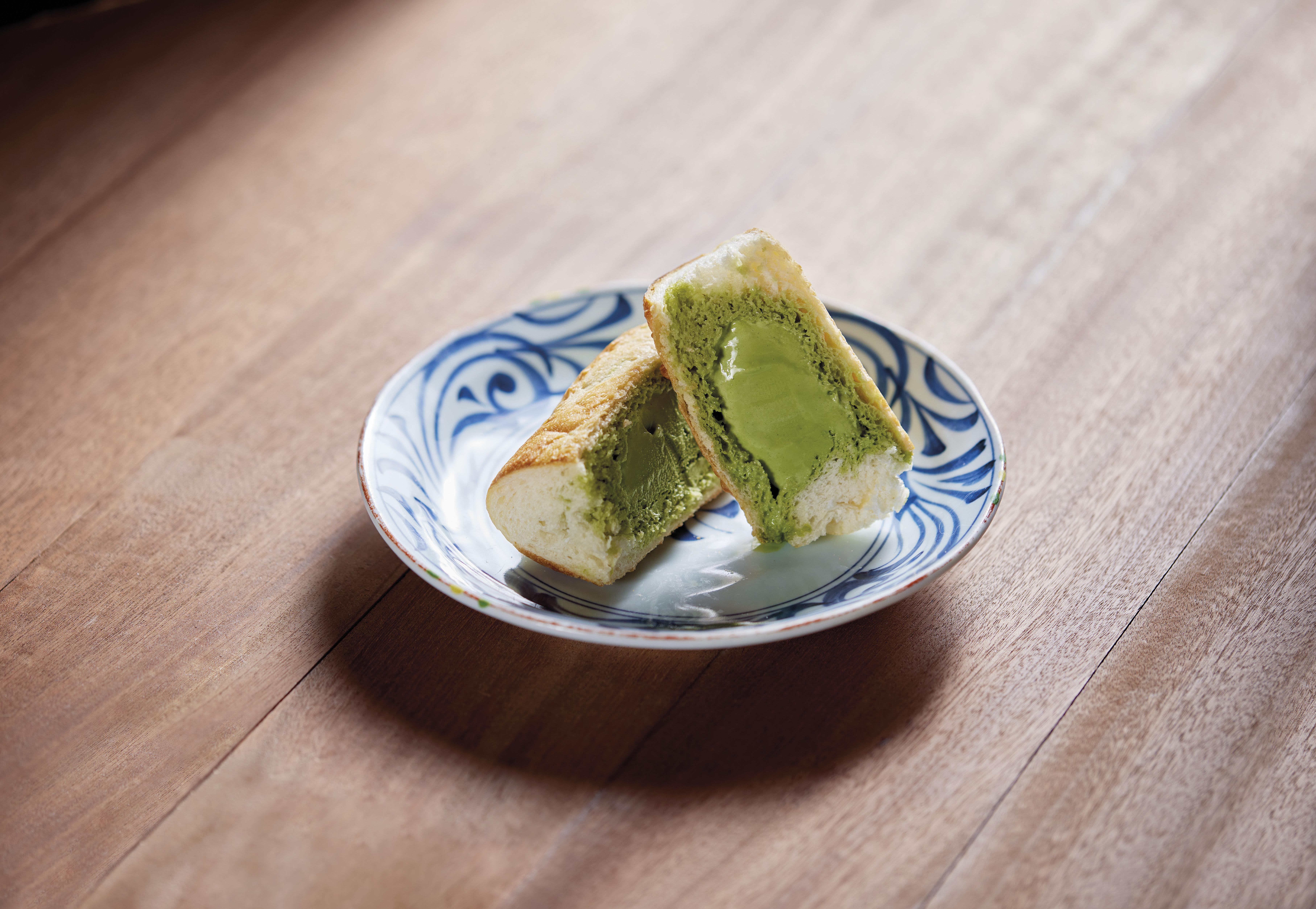 麻糬雪糕三文治($58)雪糕可選雲呢拿或抹茶口味,外脆內軟,冰火交融。(餐廳提供相片)