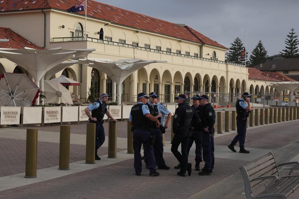 警方在案發現場附近發現兩枚簡易爆炸裝置,並已安全處理。(AP)