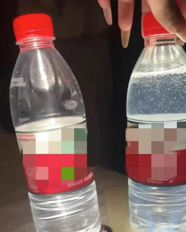 店員當場將水壺收走,但未告知水中添加「強效含氯消毒劑」成分