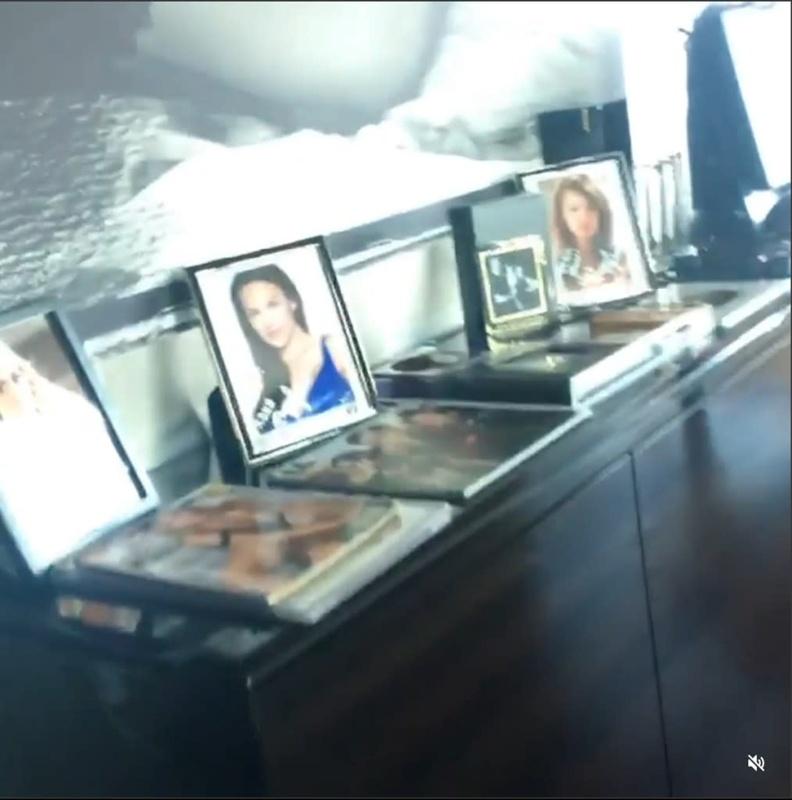 Howard Rubin位於中央公園的頂層公寓放有多名模特兒的相片。(X)