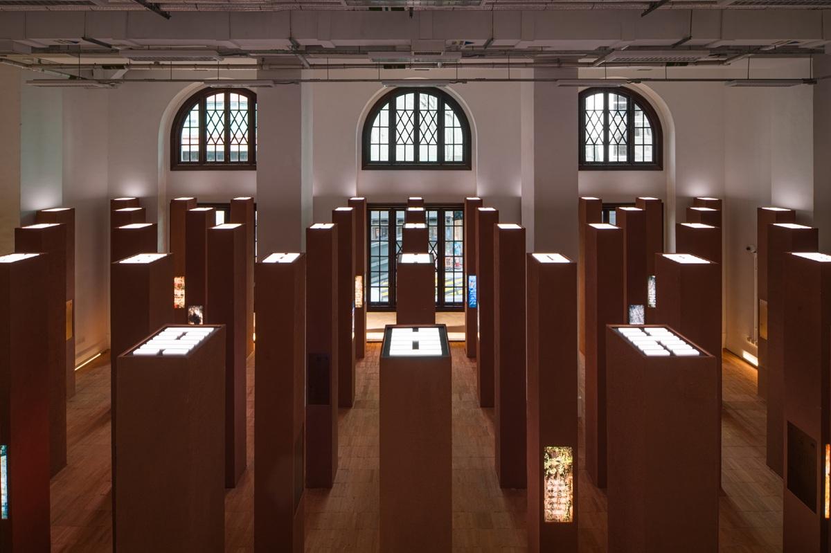 作品《六十四卦立柱全景》。