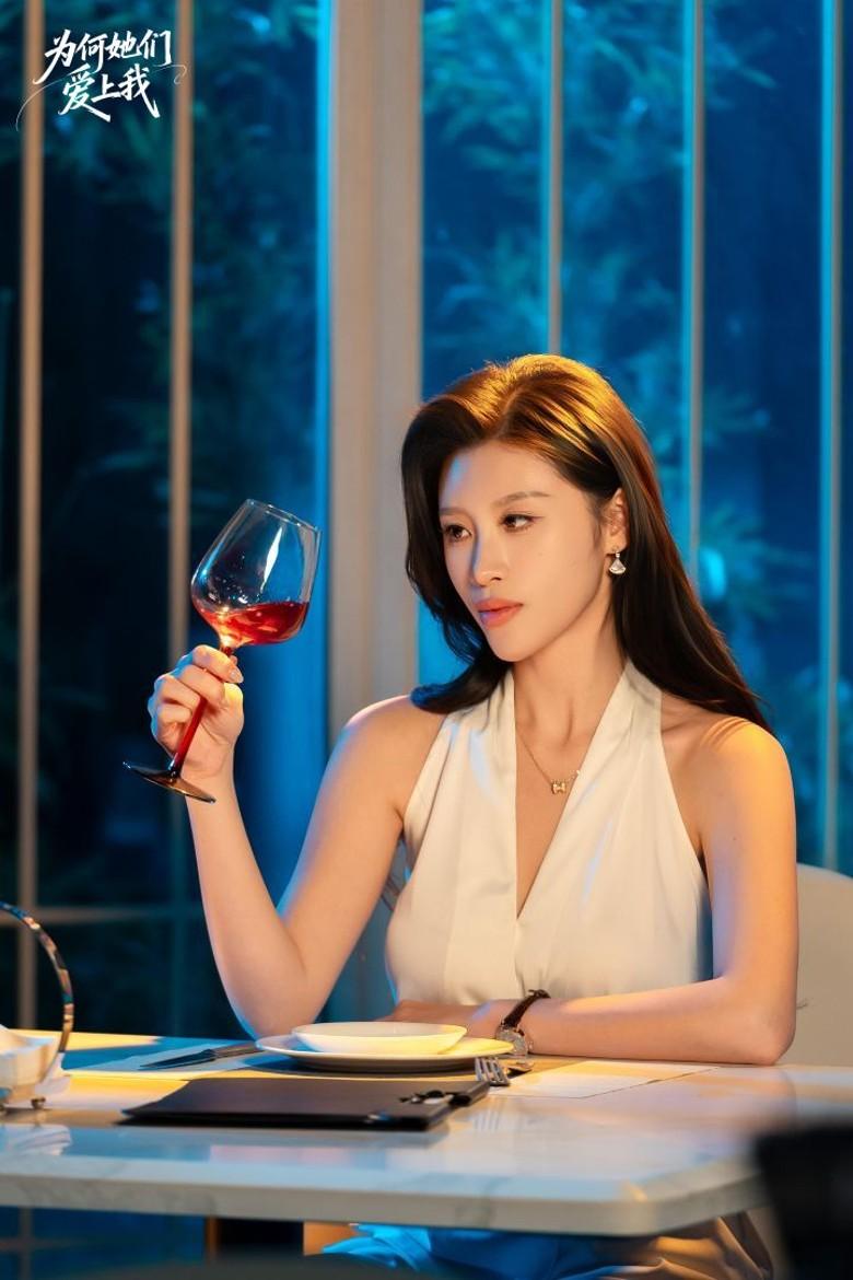 郭珮文參演內地短劇《為何她們愛上我》。