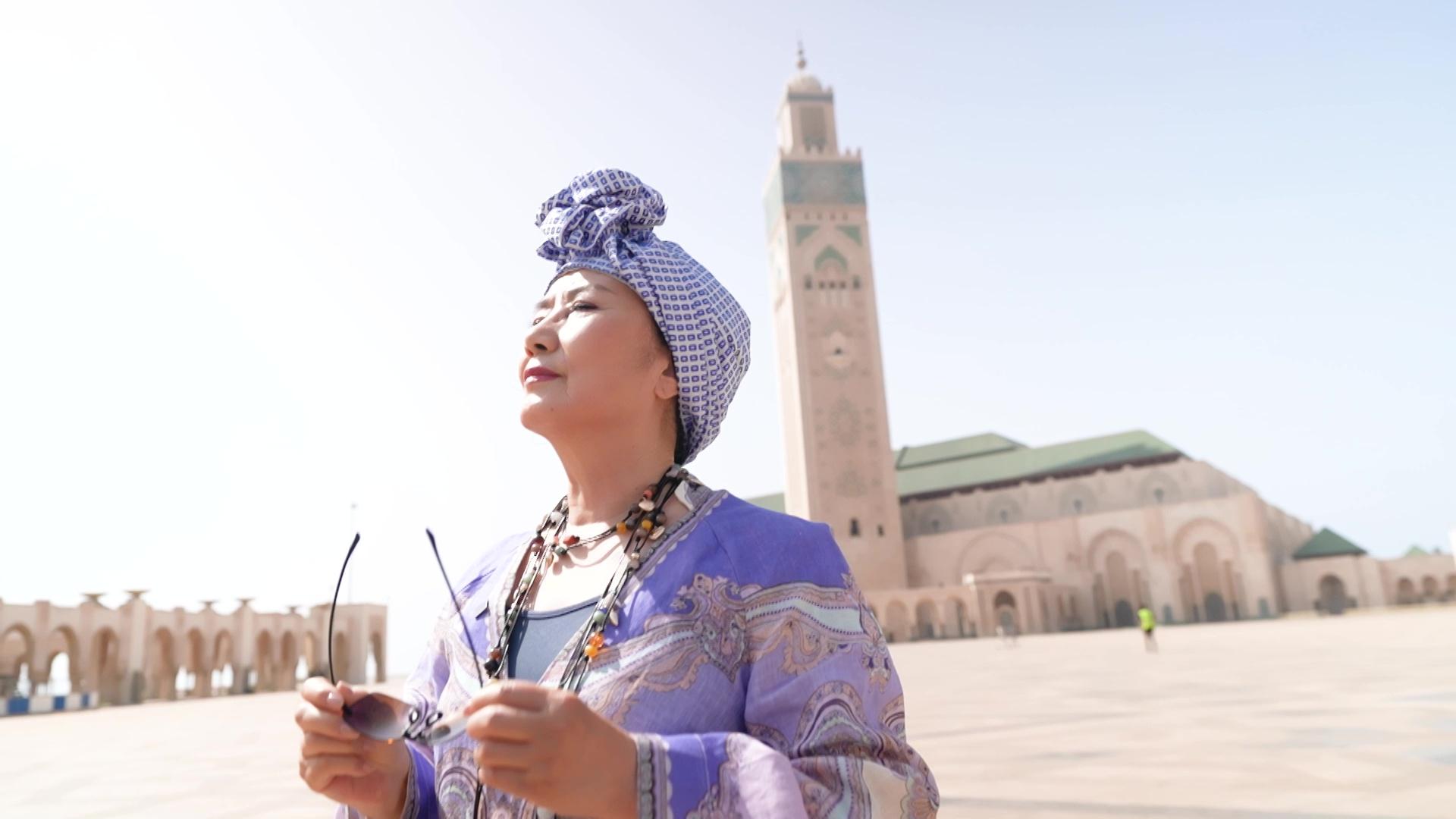 阿姐到訪哈辛二世清真寺,這座耗時7年興建的清真寺於1993年正式落成,除了是世界上第三大清真寺外,入面210米高的宣禮塔更是世界上最高的宣禮塔。