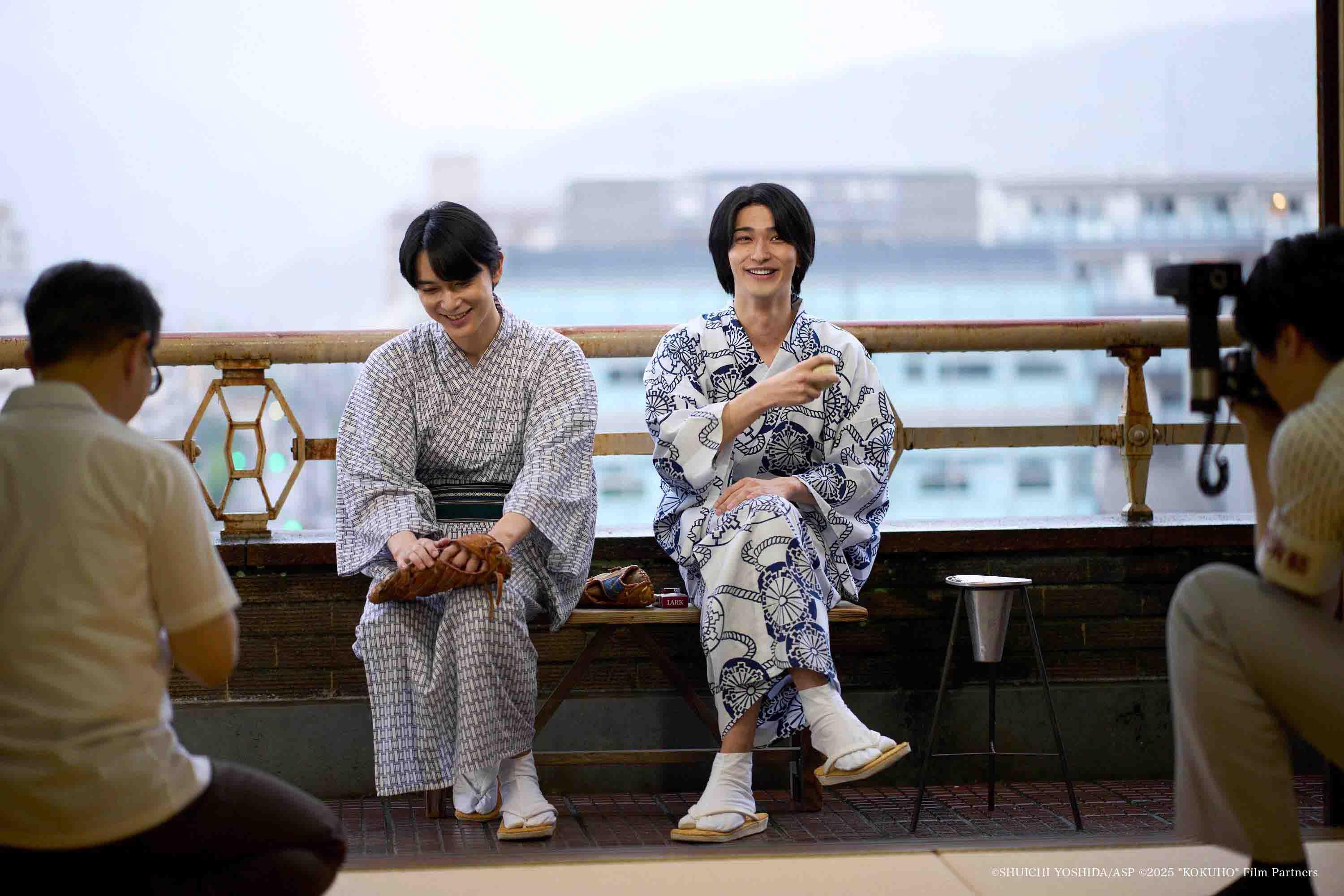 橫濱流星與吉澤亮感到高興。兩人皆從特攝劇出身,先後出演大河劇,如今更共同參演這部面向世界的藝術電影,向全球觀眾展現國家藝術。