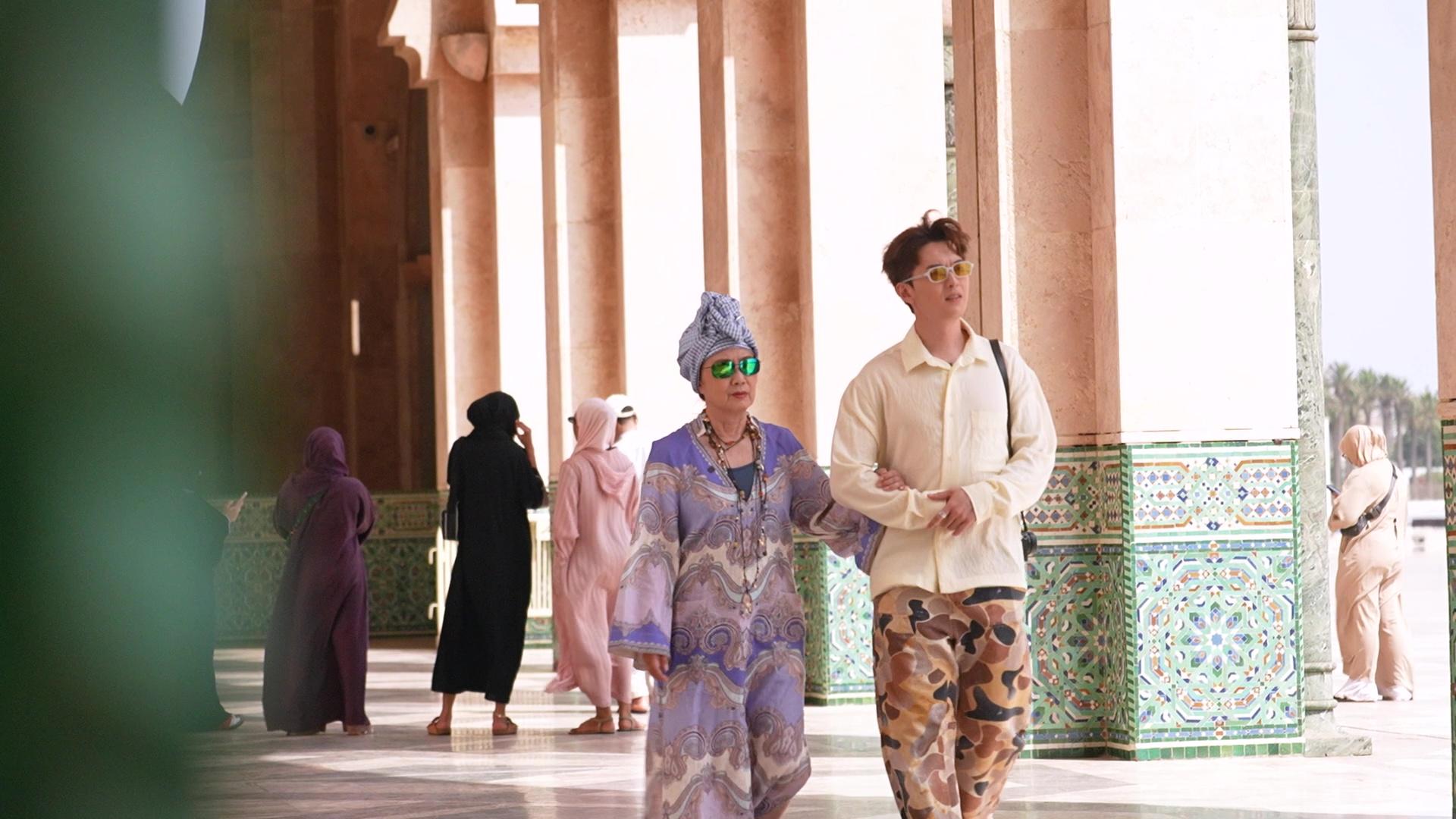 阿姐到訪哈辛二世清真寺,這座耗時7年興建的清真寺於1993年正式落成,除了是世界上第三大清真寺外,入面210米高的宣禮塔更是世界上最高的宣禮塔。