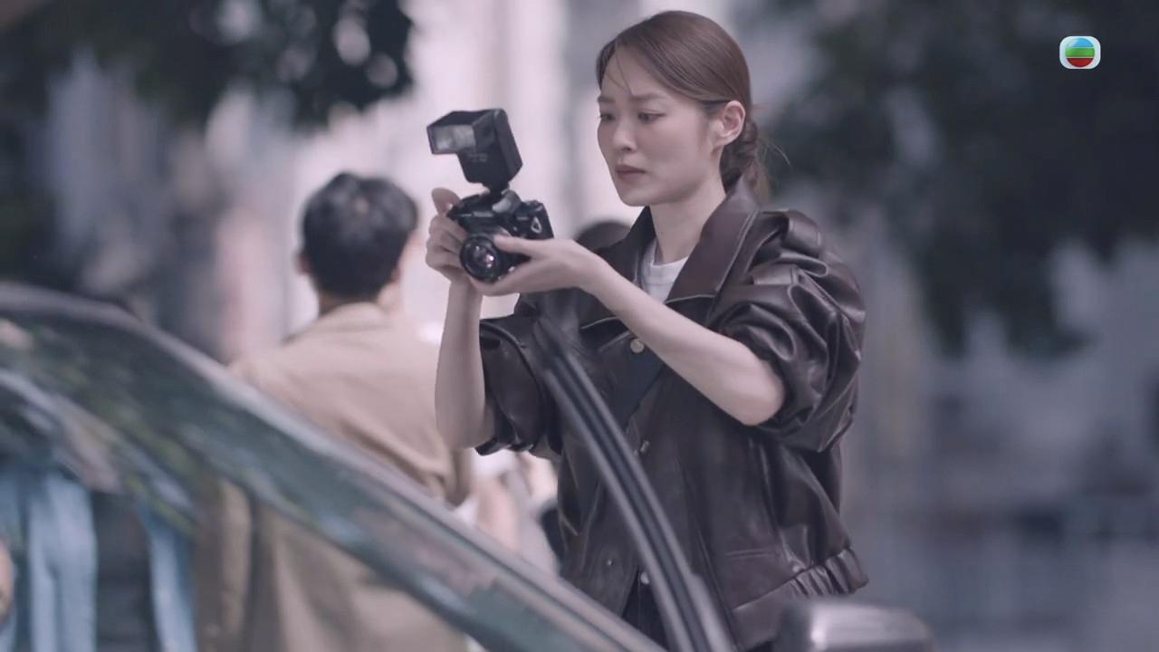 向來予人溫文柔弱的蔡潔,昨晚身穿型格皮褸、駕着電單車霸氣登場。