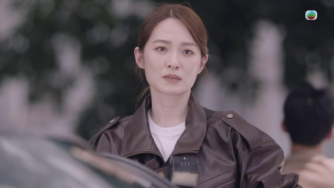 向來予人溫文柔弱的蔡潔,昨晚身穿型格皮褸、駕着電單車霸氣登場。