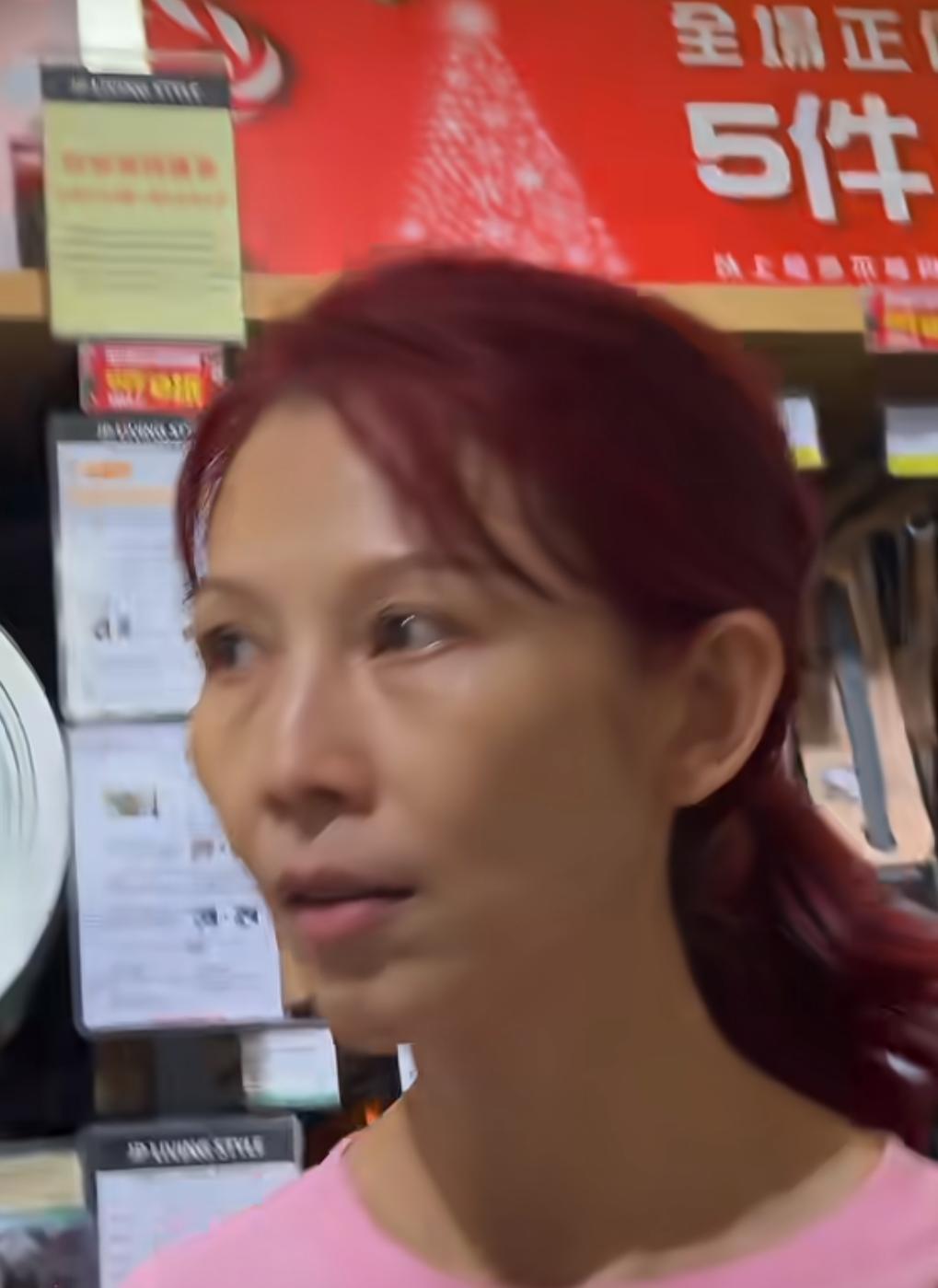 零濾鏡的狀態底下可見Ada的皮膚非常白滑緊致。