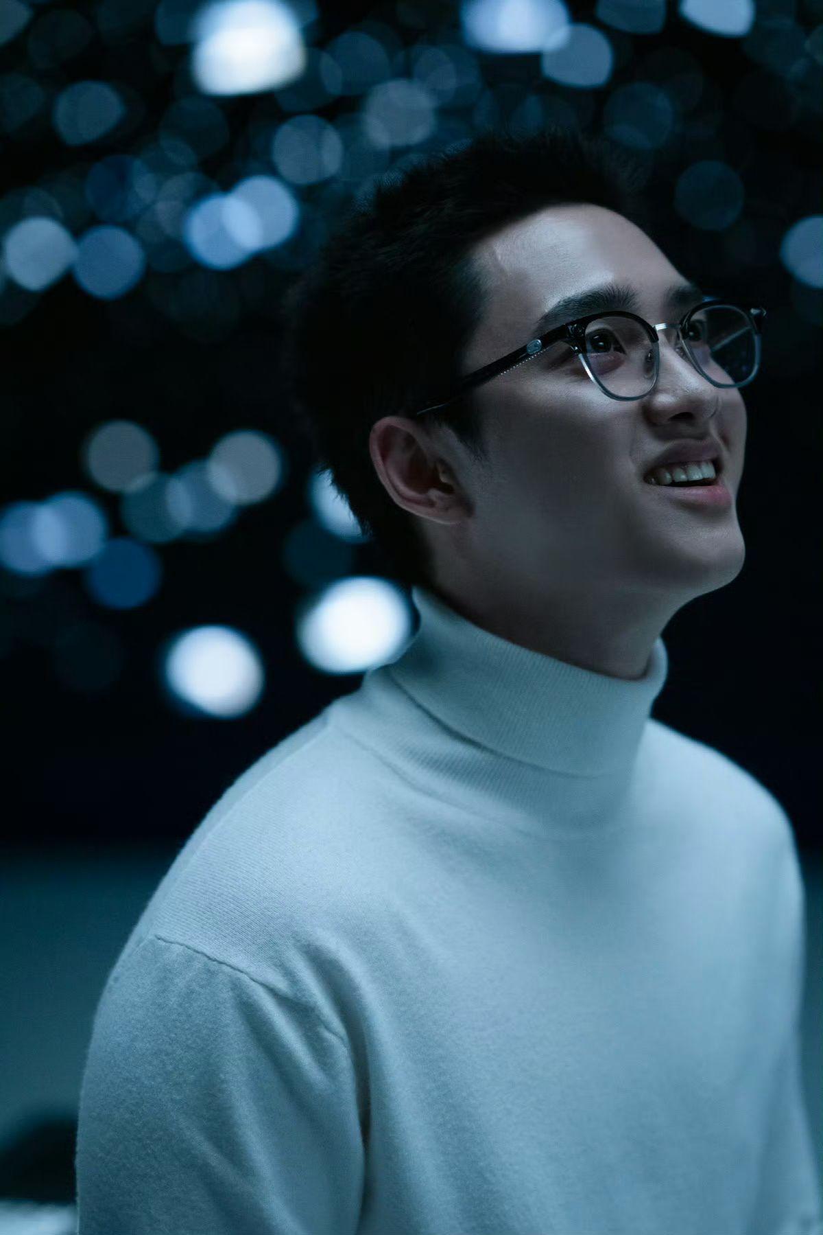 都敬秀飾演神經質又極為自負、一直操控大局的「幕後黑手」。