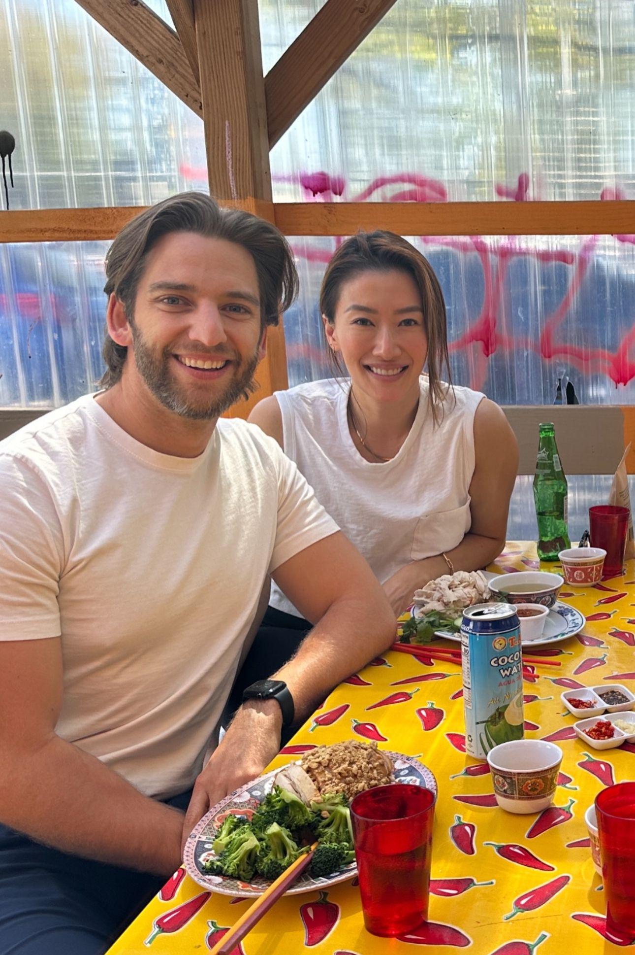 謝婷婷與與Mathew盡情放閃。