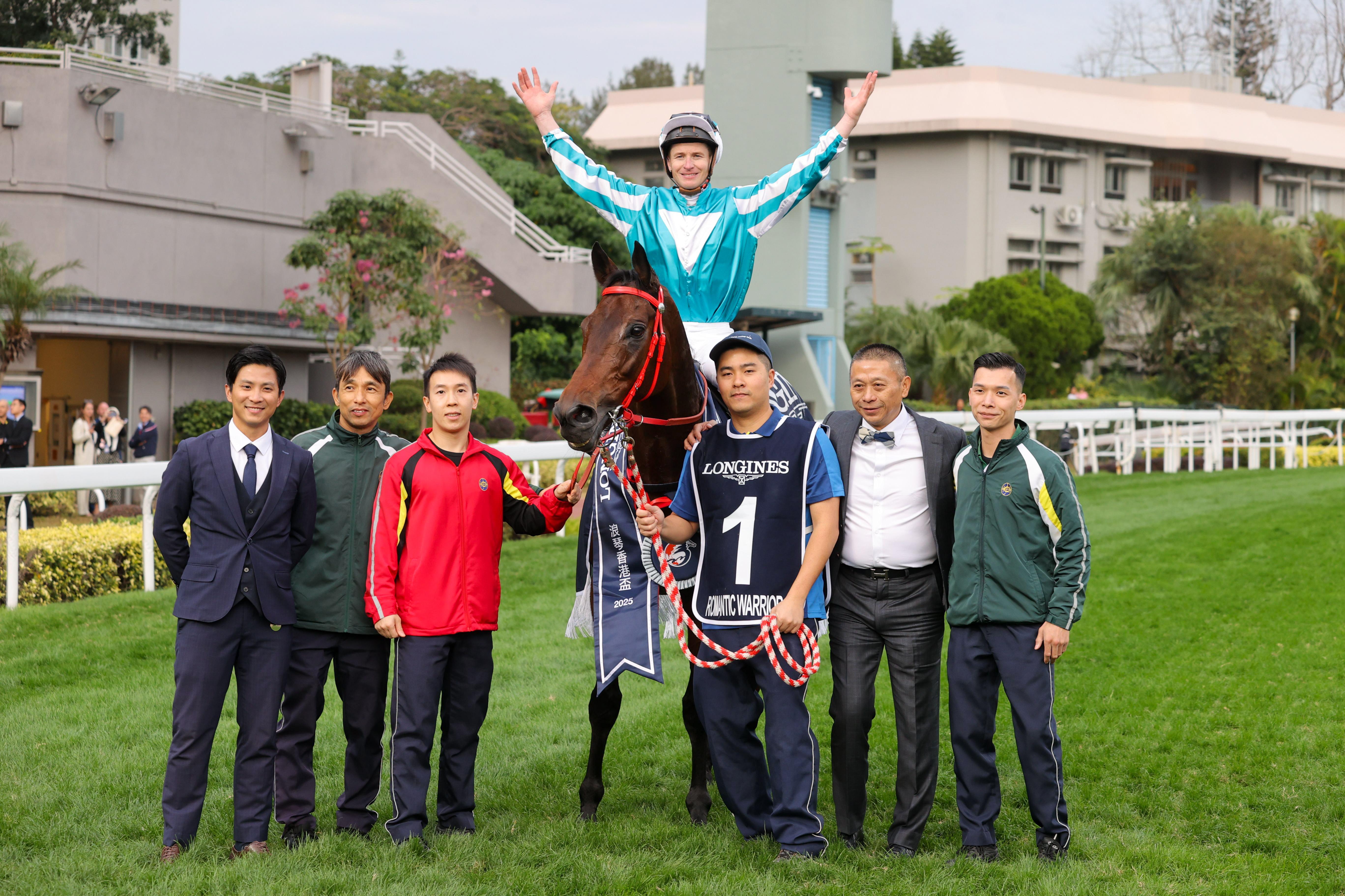 世界王者「浪漫勇士」(左)擊敗海外賽駒「寶徠歌劇」,連續四年攻下一級賽浪琴香港盃,締創歷史