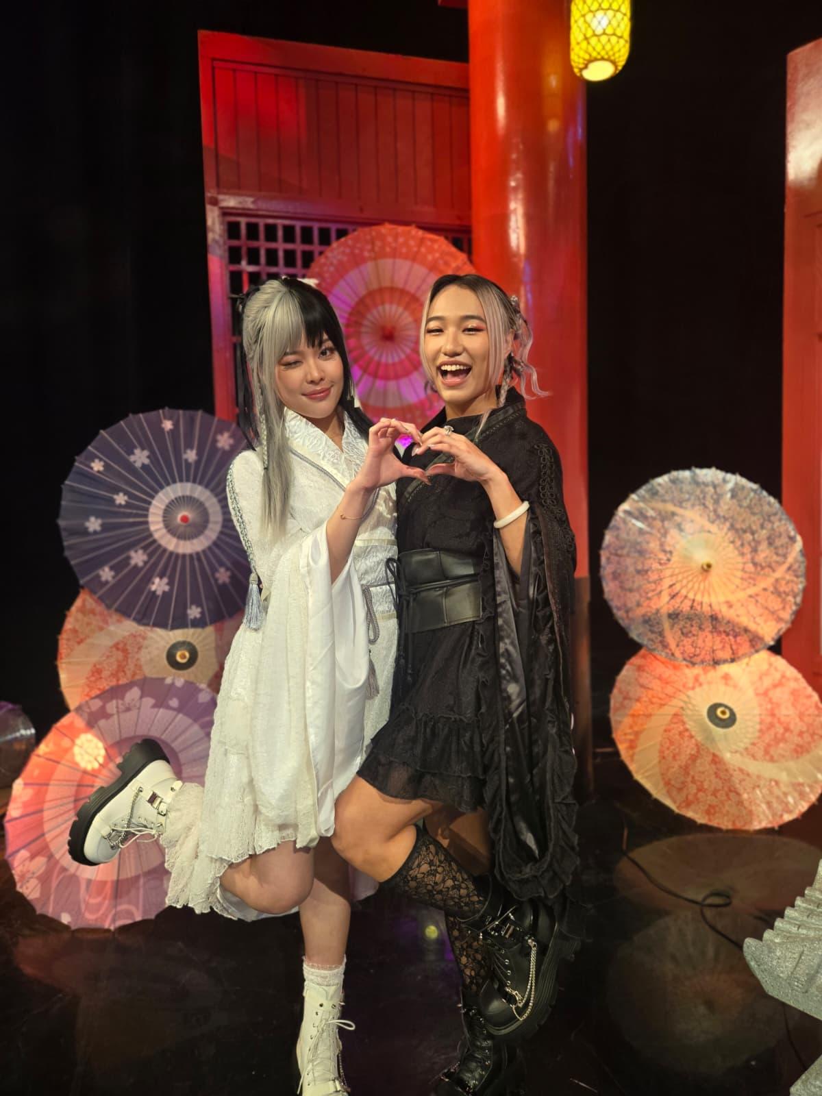 黑白無常黃瀅仴(左)、湯之欣(右)。