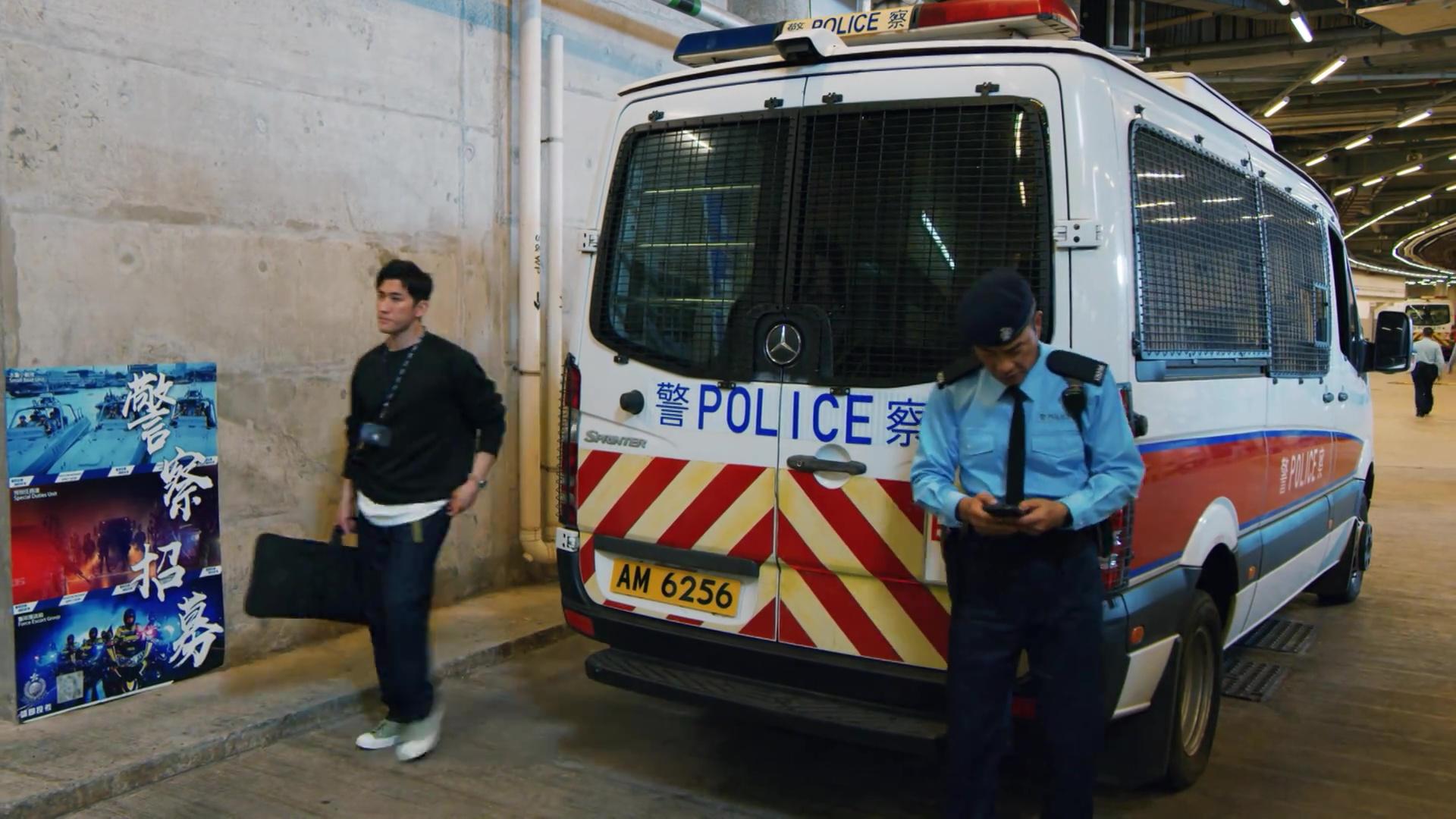 執勤休息都不忘老婆,係一等一「愛妻號」。