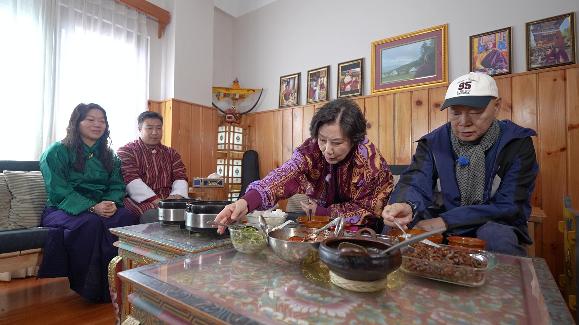 台慶綜藝節目《帶阿姐看世界》,汪明荃與羅家英的甜蜜不丹之旅。