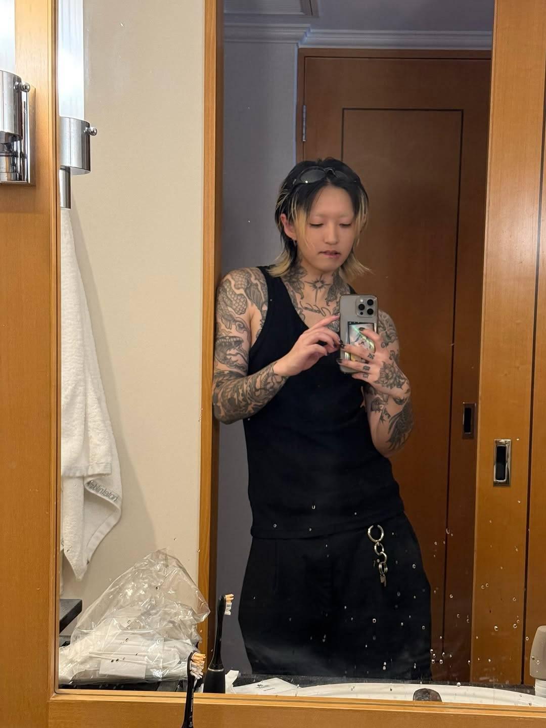 YOASOBI的Ayase近年被指因太多紋身而被禁亮相《紅白》。