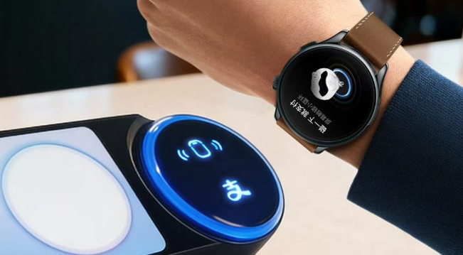 小米 Watch 5智能手錶續航表現上,內建 930mAh 電池在正常模式下可提供 6 天使用時間,若開啟省電模式則可延長至 18 天。