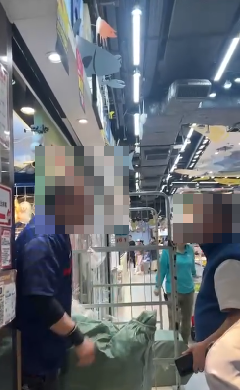 一名中年男人與店員發生爭執。(Threads)