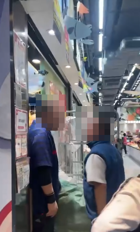 一名中年男人與店員發生爭執。(Threads)