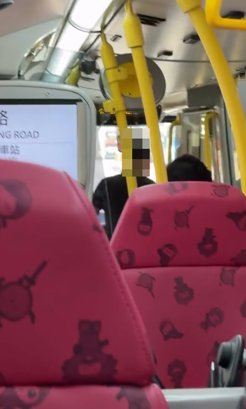 拍攝者不滿司機停車與女乘客爭執。(Threads)