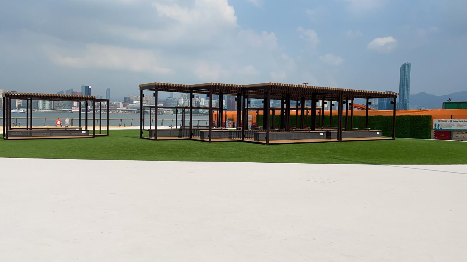 東岸公園 (第一期)每日24小時開放,設狗糞收集箱、涼亭、公園座椅。