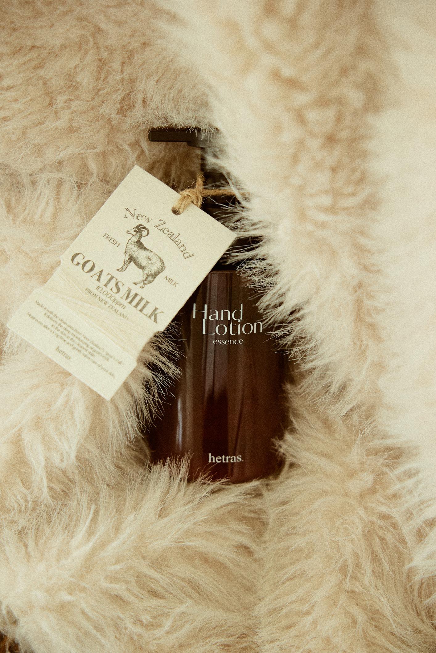 hetras打造逾30款香氛選擇,產品多樣,除了手工香氛及家居擴香外,亦有推出護手霜、沐浴露及潤膚乳等,呈現低調而優雅的氣味層次。